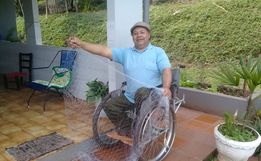 Homem faz redes há mais de 30 anos 