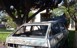VÍDEO; Carro é completamente consumido por incêndio em Cedro