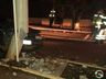 Carro colide em poste e deixa feridos no centro de Itapiranga