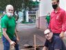Voluntários plantam árvores em São Miguel do Oeste