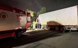 Colisão entre carreta e caminhão na BR-282 deixa um ferido grave
