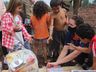 FOTOS: PMRv entrega donativos à família flagrada com onze pessoas em veículo na SC-283