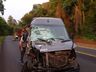 Colisão entre van e caminhão deixa seis feridos na BR-282