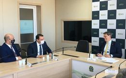 Em Brasília, Carlos Moisés propõe injetar recursos do Estado para retomar obras da BR-163