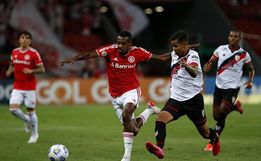 Inter leva virada do Atlético-GO e se complica na briga por vaga na Libertadores