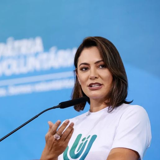 "Respeito meus enteados, mas penso diferente", diz Michelle