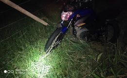 Mulher fica ferida após perder controle de moto e sair da pista em Descanso