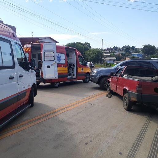 Acidente entre carros deixa jovem ferido na BR-163 em Dionísio Cerqueira 