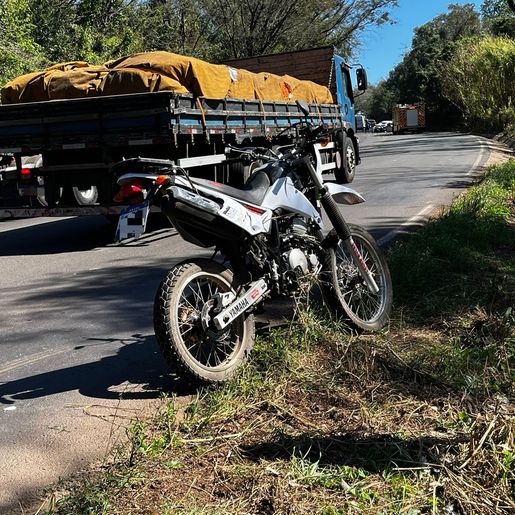Veículo fica parcialmente destruído em colisão frontal na BR 282, em SMOeste 