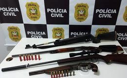 Duas pessoas são presas e quatro armas apreendidas pela Polícia Civil na comarca de Descanso