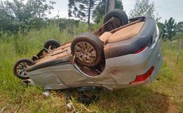 Saída de pista seguida de capotamento deixa feridos na SC-161
