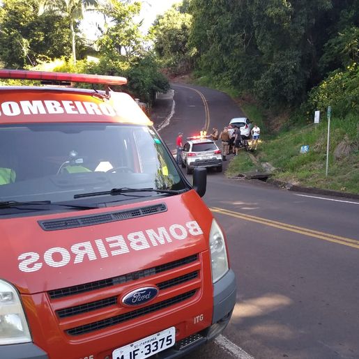 Acidente entre carro e moto deixa dois feridos em Itapiranga
