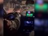 Policiais levam mulheres a bordo de viatura em “passeio” para busca de suspeitos em SC