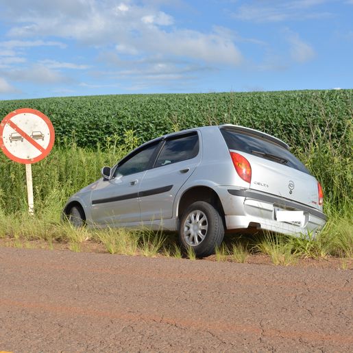 Saída de pista deixa mulher ferida na SC 305