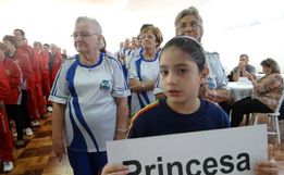 Idosos de Princesa participam dos jogos regionais da terceira idade da Ameosc em São José do Cedro