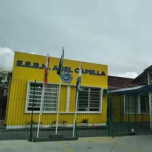 Adolescente de 13 anos é flagrado com pistola em escola de SC
