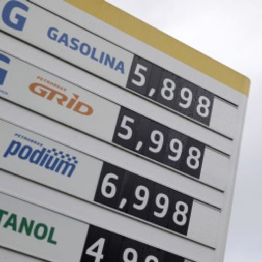 Preço da gasolina sobe pelo 9º mês e supera R$ 5; diesel bate R$ 4