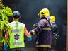 Fotos; Incêndio consome camionete em garagem de edifício em SMOeste