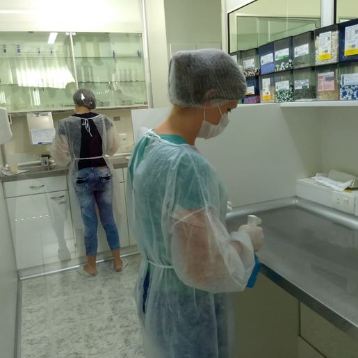 Anvisa autoriza farmácias de manipulação para venda de álcool gel