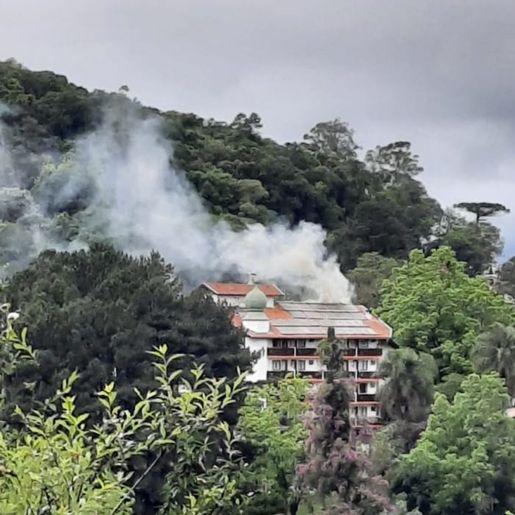 Incêndio atinge hotel em Treze Tílias  