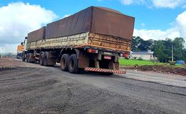 Detonação de rocha interdita a BR-163 em Guaraciaba