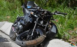 Homem sofre fratura em uma das pernas em queda de motocicleta na BR-282