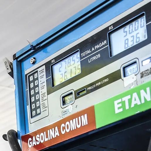 Petrobras reduz preço da gasolina em 4,9% a partir de terça-feira