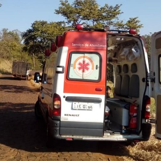 Adolescente morre em acidente entre moto e caminhão