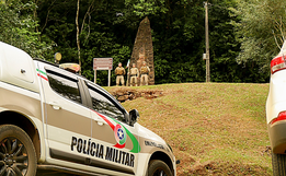 Flâmula dos 190 anos da PMSC é levada ao Marco Três Fronteiras em Itapiranga