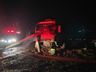 Carreta saí da pista e colide com postes na BR 163, em Dionísio Cerqueira