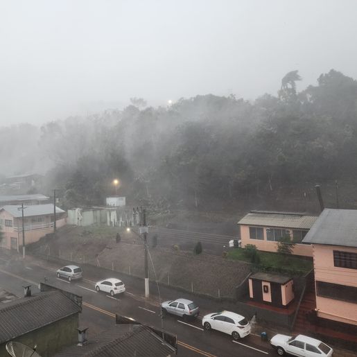 FOTOS: Temporal causa diversos danos em Itapiranga