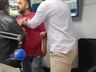 Homem invade estúdio de rádio e agride jornalistas; vídeo