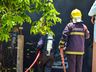Fotos; Incêndio consome camionete em garagem de edifício em SMOeste