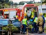 Condutor colide carro em poste e foge do local em São Miguel do Oeste; vídeo