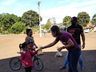 Grupo de voluntários realiza entrega de cestas de páscoa