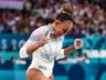 Rebeca é prata no salto e faz história ao igualar maiores medalhistas do Brasil