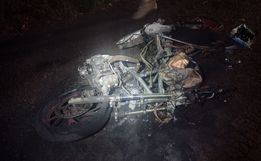 Jovem morre após cair de moto e ser atropelado por caminhão, na BR-158