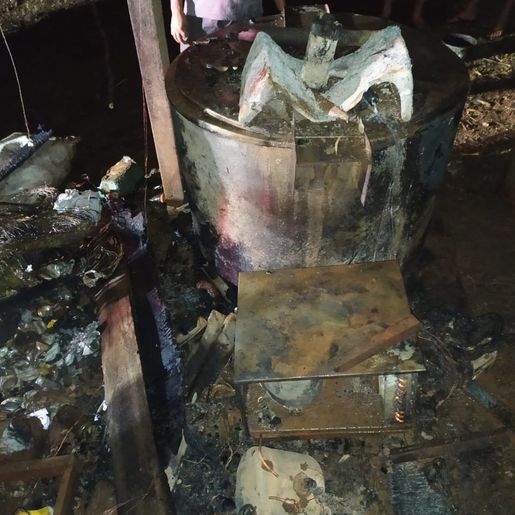 Galpão fica parcialmente destruído por incêndio 