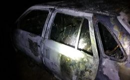 Mulher ateia fogo em veículo do marido 