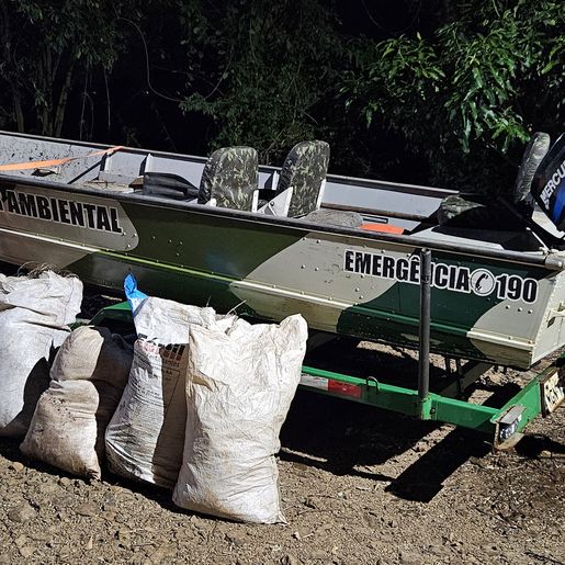 Polícia Ambiental apreende quase cinco mil metros de rede no Rio Uruguai