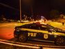 VÍDEO: Condutor colide com o carro em caminhão e depois em poste