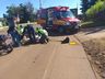 Mulher fica ferida ao colidir moto em caminhão e sofrer queda na avenida em Iporã do Oeste