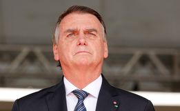 Bolsonaro diz que Lula e Gleisi ofenderam a sua honra e recorre ao STF