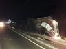 Carreta carregada com farinha tomba na SC-386 em Mondaí