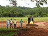 Vice-prefeito e secretário  acompanham o andamento  de obras no interior