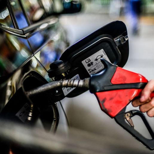 Gasolina deve subir R$ 0,68 com a volta dos impostos federais