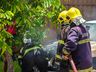 Fotos; Incêndio consome camionete em garagem de edifício em SMOeste