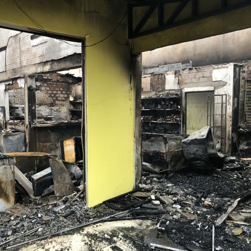 "Não foi possível salvar nada", lamentam proprietários de estabelecimento consumido por incêndio