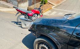 Colisão entre carro e moto deixa homem ferido em Itapiranga