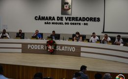 Por unanimidade vereadores votam pelo arquivamento do pedido de afastamento de Trevisan